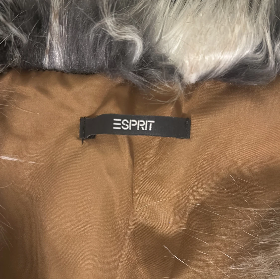 Mönstrad pälsjacka från Esprit - 1