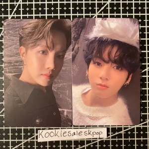 Jhope och Jungkook pcs  - Små skavanker specifikt på baksidan, fick bort det mesta på Jungkook men inte Jhope! Annars ganska bra skick! 155kr för båda! 