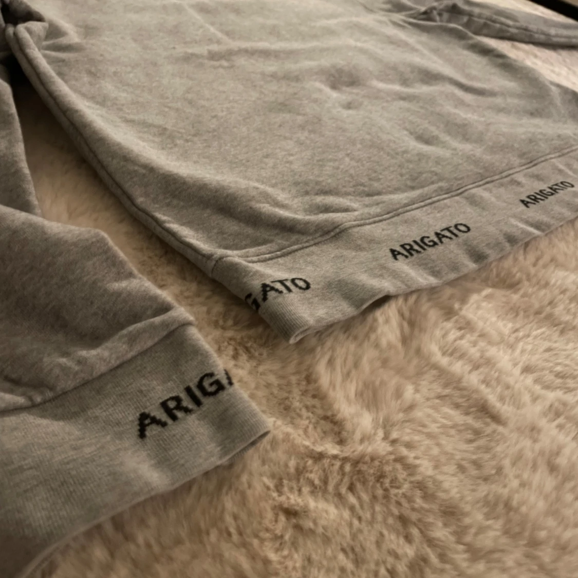 Grå sweatshirt från Axel Arigato - 1