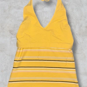 Gult Peak Performance Sport Linne - Gult Peak Performance Sport linne. Storlek S. Nyskick, aldrig använt. Postar alltid inom 24h och priset kan diskuteras vid en snabb affär!