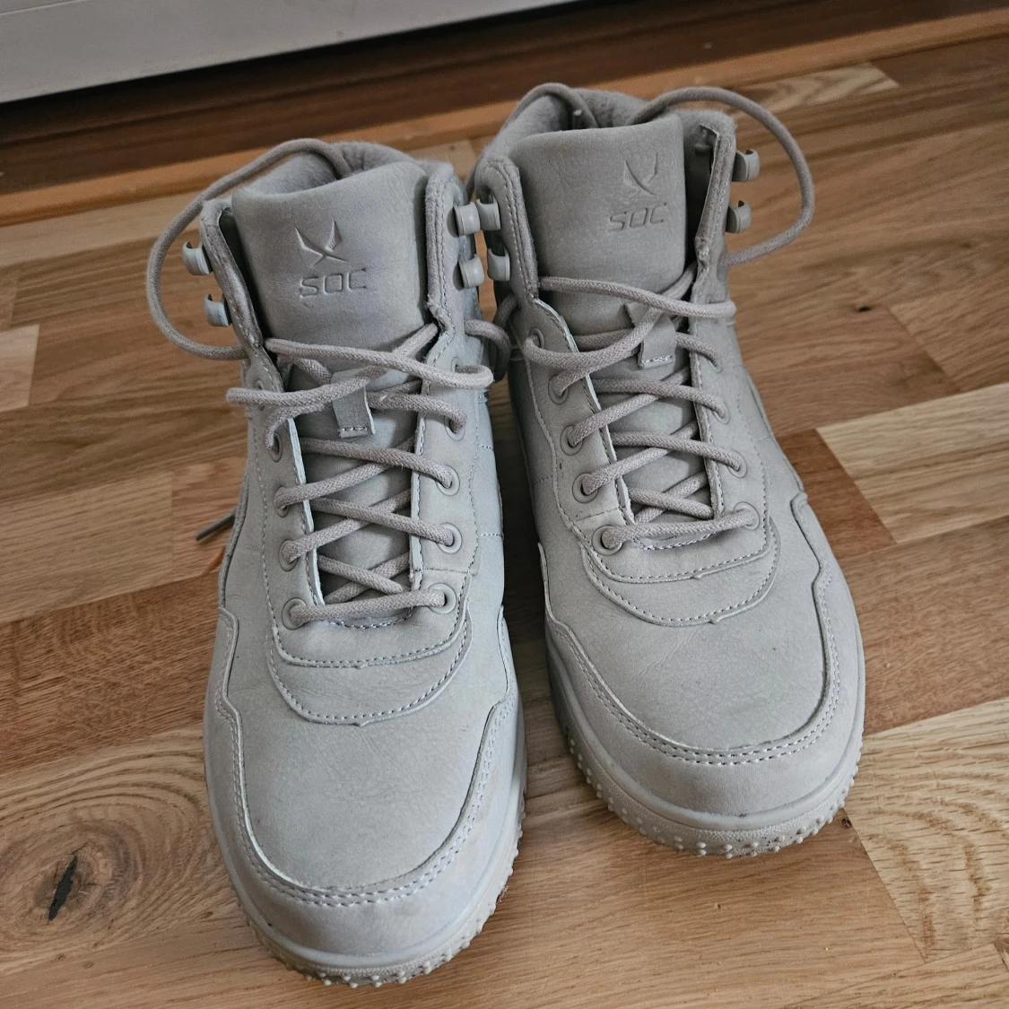 Grå/beige boots från SOC - 3