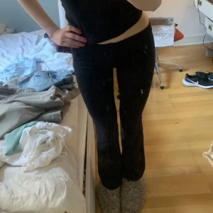 Kostymbyxor  - Lånade bilder från förra säljaren! Skriv för egna 💕Jättesnygga kostymbyxor, står inget märke! 