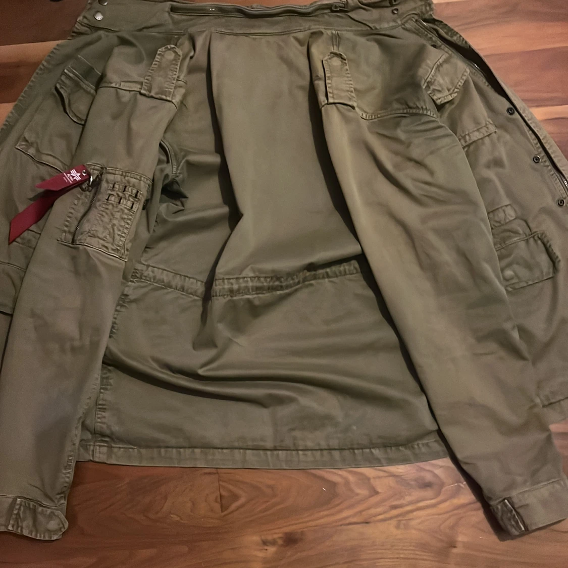 Olivgrön jacka från Alpha Industries - 4