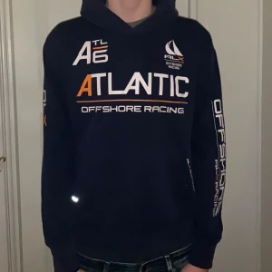  Ralph Lauren RLX hoodie  - Säljer en tvär snygg Ralph Lauren hoodie. Storlek S. Skickar helst med PostNord. 