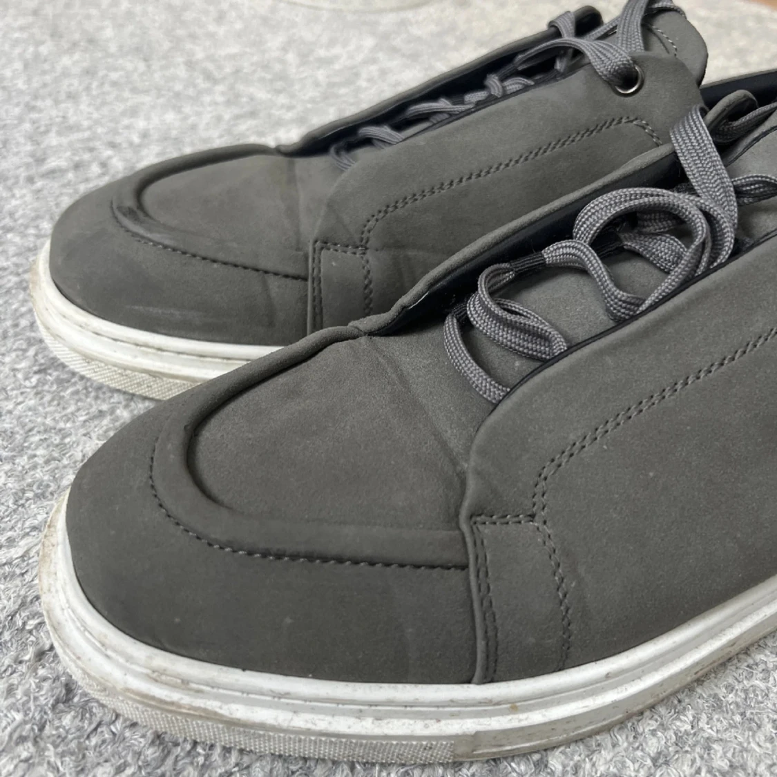 Grå sneakers från Christian Louboutin - 4