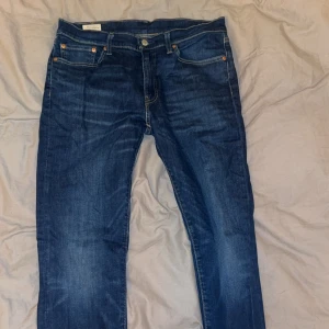 Levis jeans 511 mörkblå - Bra skick. Nypris 1200. Mitt pris 300 kr