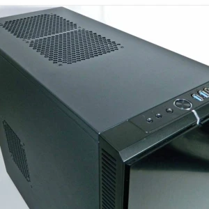 Svart datorchassi gaming data  - Säljer en kraftfull dator med svart chassi. Utrustad med ett NVIDIA GeForce GTX 1070 grafikkort och en Intel Core i7-8700K processor. Moderkortet är ett ASUS Prime Z370-P. Perfekt för gaming och krävande applikationer.