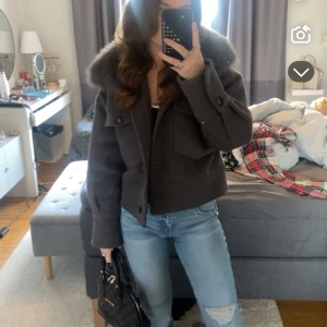 Meotine Jacka - Har använts, men bra skick. Finns inget fel på jackan!💘 Minsta storleken, XS/S Kan skicka fler bilder privat.