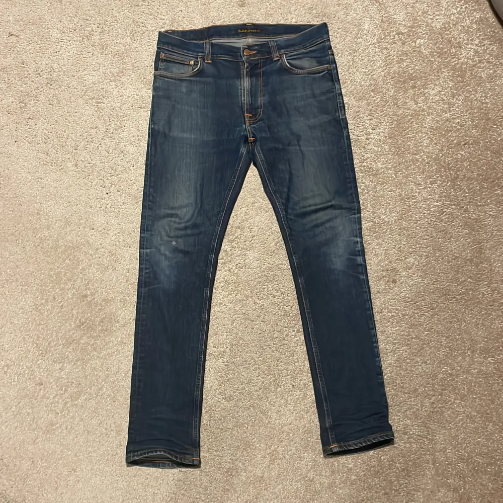 9/10 skick nypris 1600 mitt pris 399. Passformen är slim på mig som är 183. Bredden upplevs mindre enligt mig, det står 33 men känns som 31.. Jeans & Byxor.