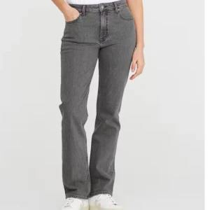 Straight jeans cubus - Säljer dessa oanvända jeans då dem är för stora, stl 38, L 30! Nypris 500kr mitt pris 200kr
