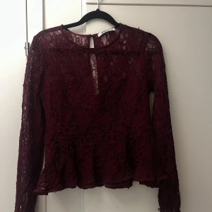 Blus  - Superfin vinröd blus från Gina Tricot ❤️🥰💖🌸💕