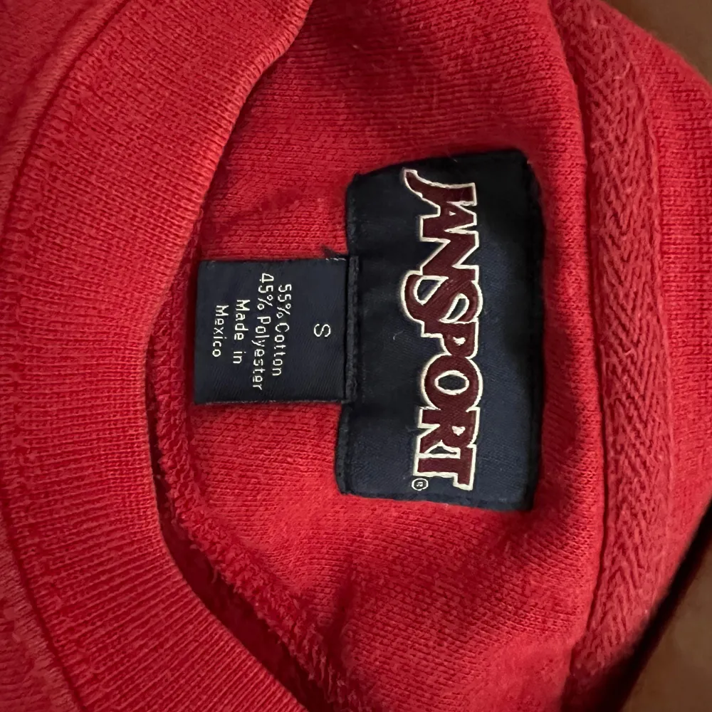 Tröja i storlek S men relativ stor Använt fåtal gånger men köpt second hand . Neuletakit & Villapaidat.