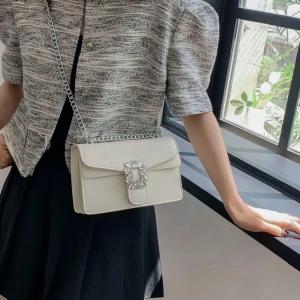 Vit/Beige väska  - Bra kvalite, aldrig användt