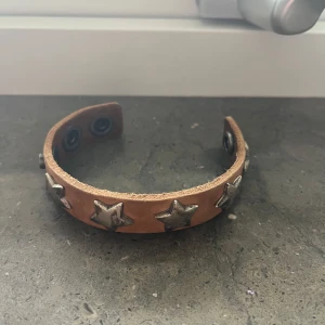 Armband - Super snyggt armband med stjärnor på 