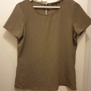 Beige topp från Vero Moda - Storlek s från Vero Moda, som ny. Jättefin! 