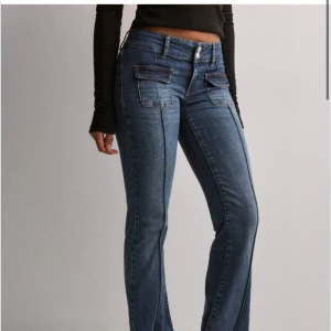 JEANS - Lågmidjade ursnygga jeans ifrån Nelly, sparsamt använda. Kom privat vid funderingar, använd gärna köp nu men pris går att diskutera!! ❤️