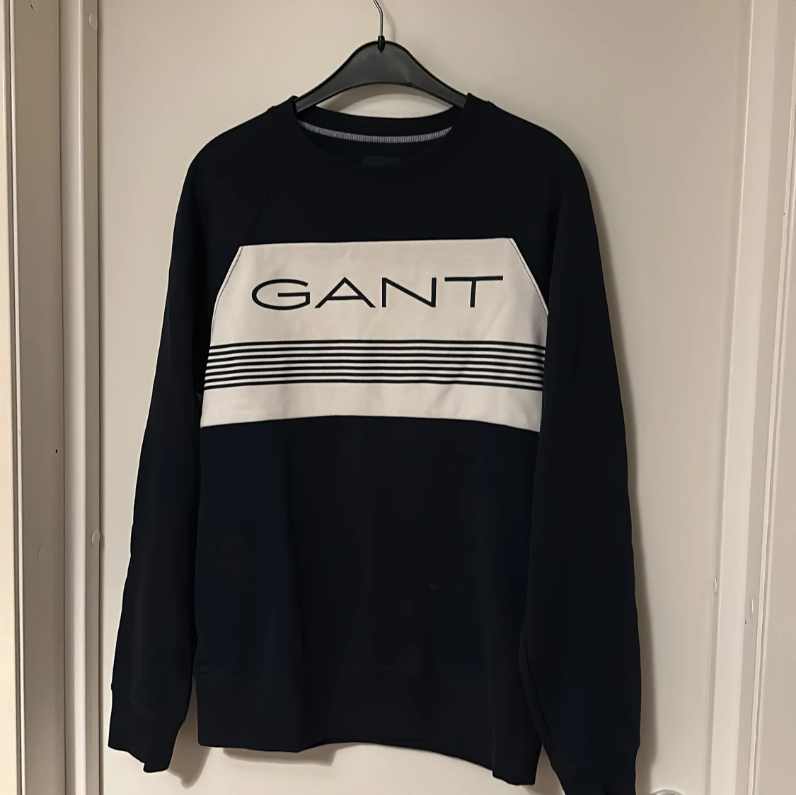 Svart och vit tröja från GANT