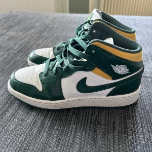 Air Jordan Mid - Air Jordan Mid Stl 38,5 Använda fåtalet gånger