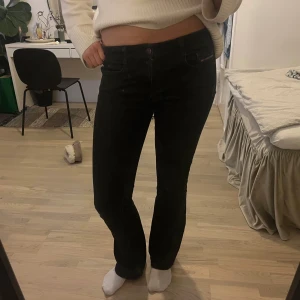 Diesel jeans  - Intressekoll på mina sjukt snygga svarta diesel jenas. 