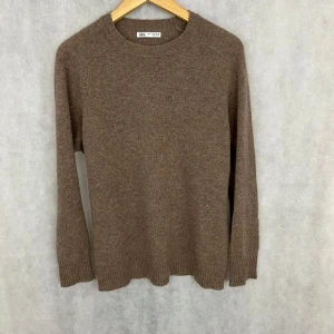 Zara Kashmir tröja - Säljer nu min Kashmir tröja, för liten på mig vid armarna.  10/10 Är ni intresserade hör bara av er 😀