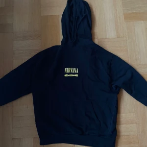 Nirvana Hoodie - Skick Bra  Storlek M