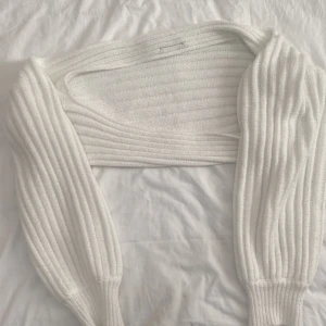 Bolero/Shoulder Shrug - En gosig och varm Bolero från Shein, säljer då jag inte kommer till användning av denna längre. 