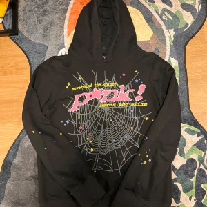 Sp5der hoodie - Tja, säljer denna mycket sköna hoodie då den har blivit lite för skrutit för min stil. Underbar passform och tjock o varm. Pris går såklart att diskutera 🙋