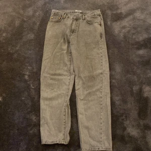Woodbird jeans  - Storlek 31/32, ljusgråa woodbird jeans. Skick 9/10, nästintill oanvända.  