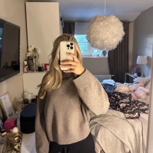 Polotröja från Hm - Stickad polotröja från hm, lite kortare i modellen och lite tjockare material.