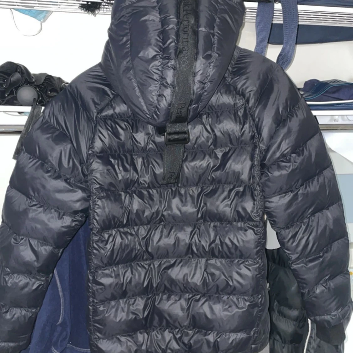 Svart dunjacka från Peak Performance - 90