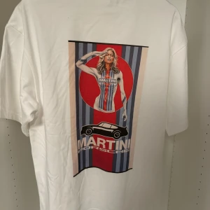 Organic starboy T-shirt - Helt ny, oanvänd. Storleken är S men det är en oversized T-shirt.