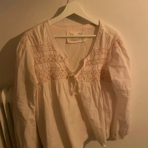 Blus - Säljer denna odd molly blus skulle säga att de är storlek S men de passar ngn som har Xs också. (Inte mina bilder) skriv för mer info. Är aldrig använd så den är som ny.