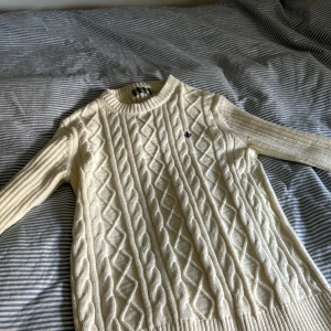 Stickad morris tröja - En riktig fräsh tröja från morris i stl s och i ett jättebra skick då den aldrig är använd. Skriv om några funderingar👍