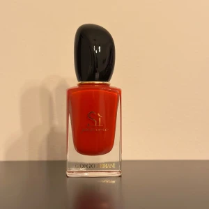 Armani Si Passion Parfym - Armani Si passion eau du toilette -30 ml. Är i princip oanvänd och orginalförpackningen finns kvar.