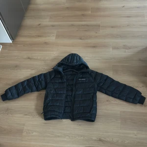 peak peformance vinter jacka  - Säljer min peakperformance jacka då jag växt ur den. Den är i väldigt bra skick och jag inte använt den alls många gånger Skick 8/10🌟 Storlek M  Nypris 3200kr