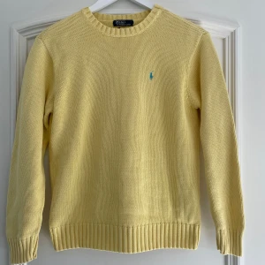 Vintage Ralph Raulen - Jätte snygg vintage tröja🥰Den är köpt i London på tidigt 2000-tal. Verkligen så snygg nu till hösten!