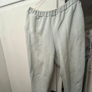 Mjukisbyxor - Dessa är rätt så använda men i okej skick, därav priset! Från nakd (hanna schönbergs kollektion)