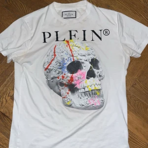 PHILIP PLEIN t-shirt (äkta) - Nyskick Kostar 5300 ny . Kvitto finns