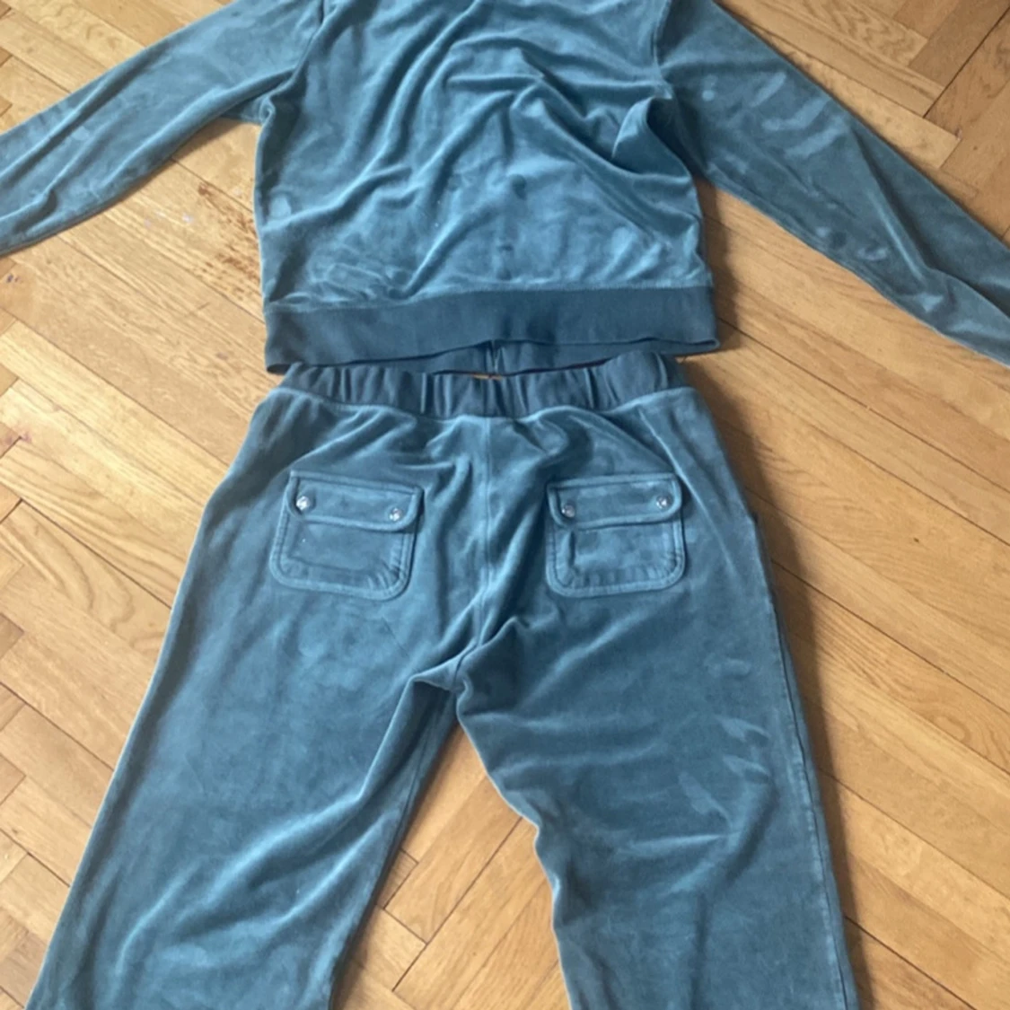 Grönt  velour sätt från Juicy Couture - 1