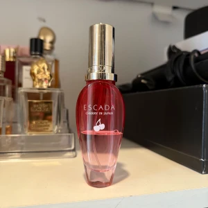 Escada Cherry in Japan 30 ml - 30 ml ursprungligen, mängd enligt bild. 