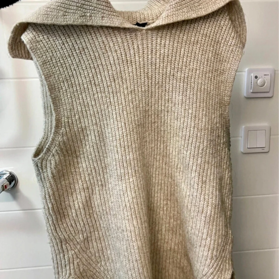 Beige stickad väst - 1