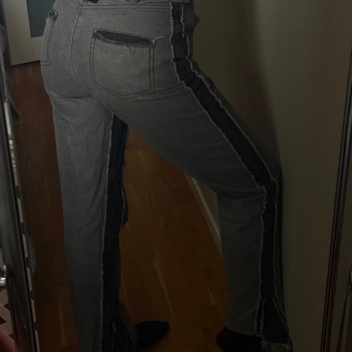 Grå jeans med dragkedja - 1