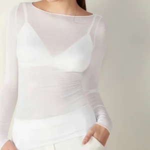 Intimissimi tröja❣️ - Intressekoll på min vita Intimissimi tröja! Bra skick använd fåtal gånger! Tryck inte på köp nu 🥰kan även byta mot en svart! 