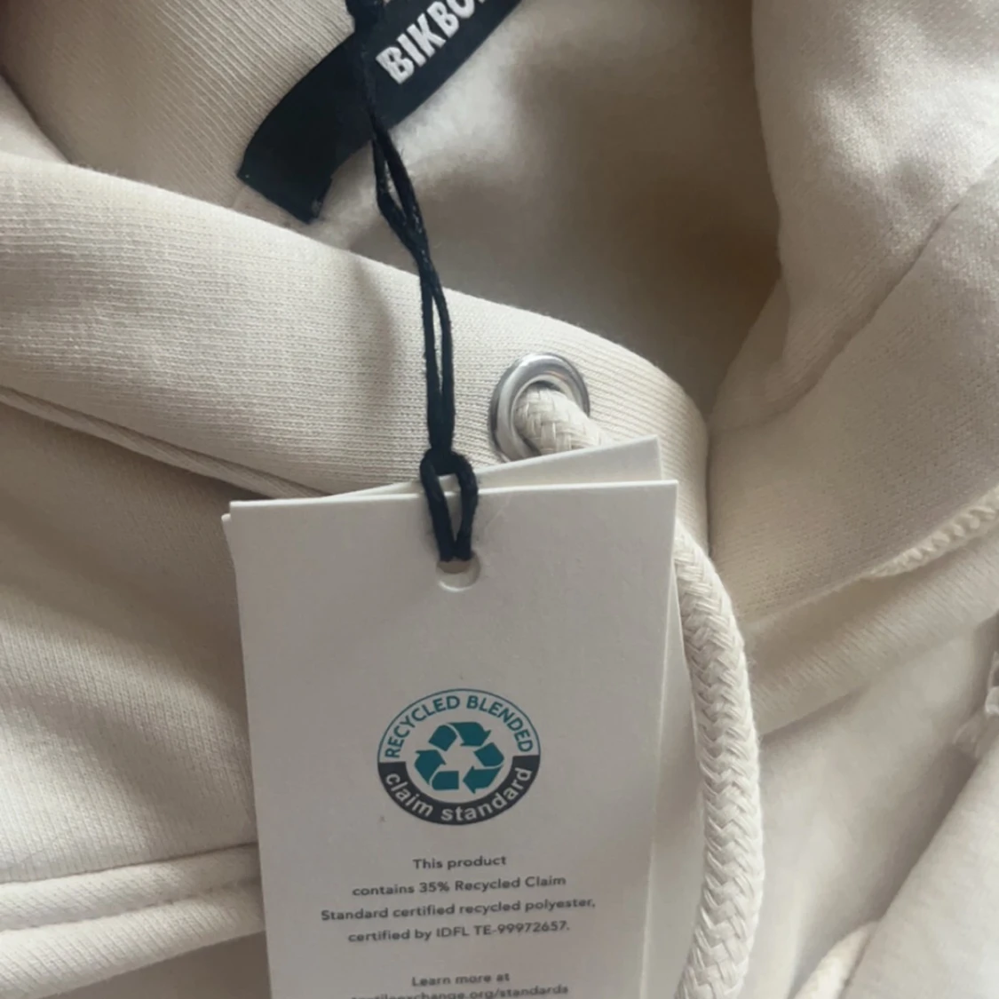 Beige hoodie från Bik Bok - 1