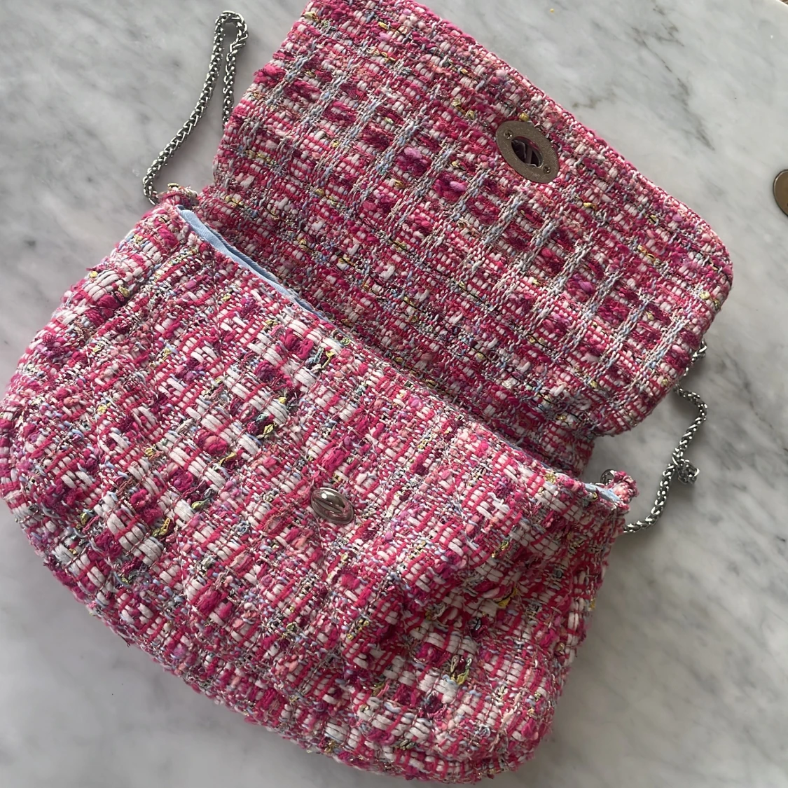 Rosa rutig axelväska med kedja - 3