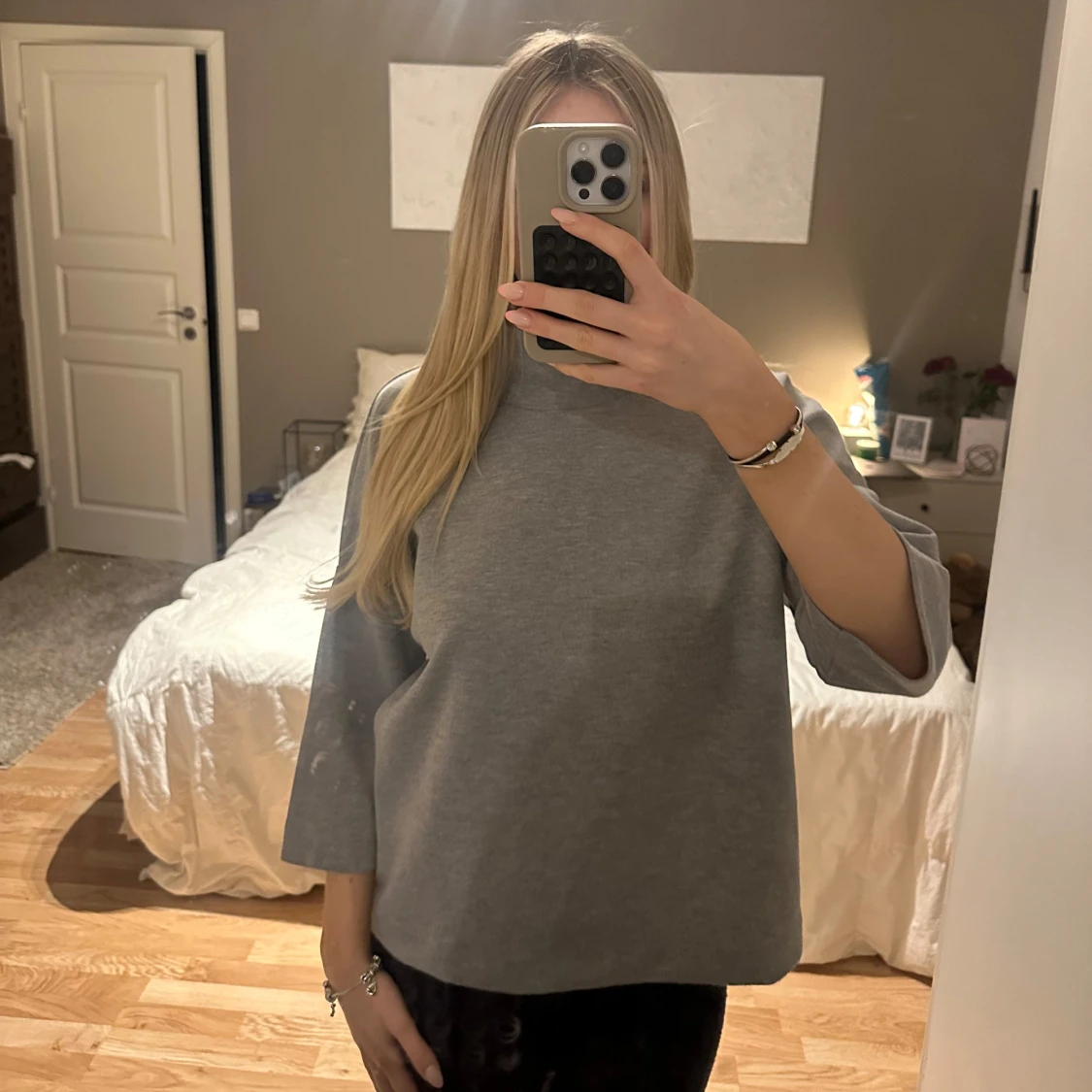 Grå oversized tröja - 1