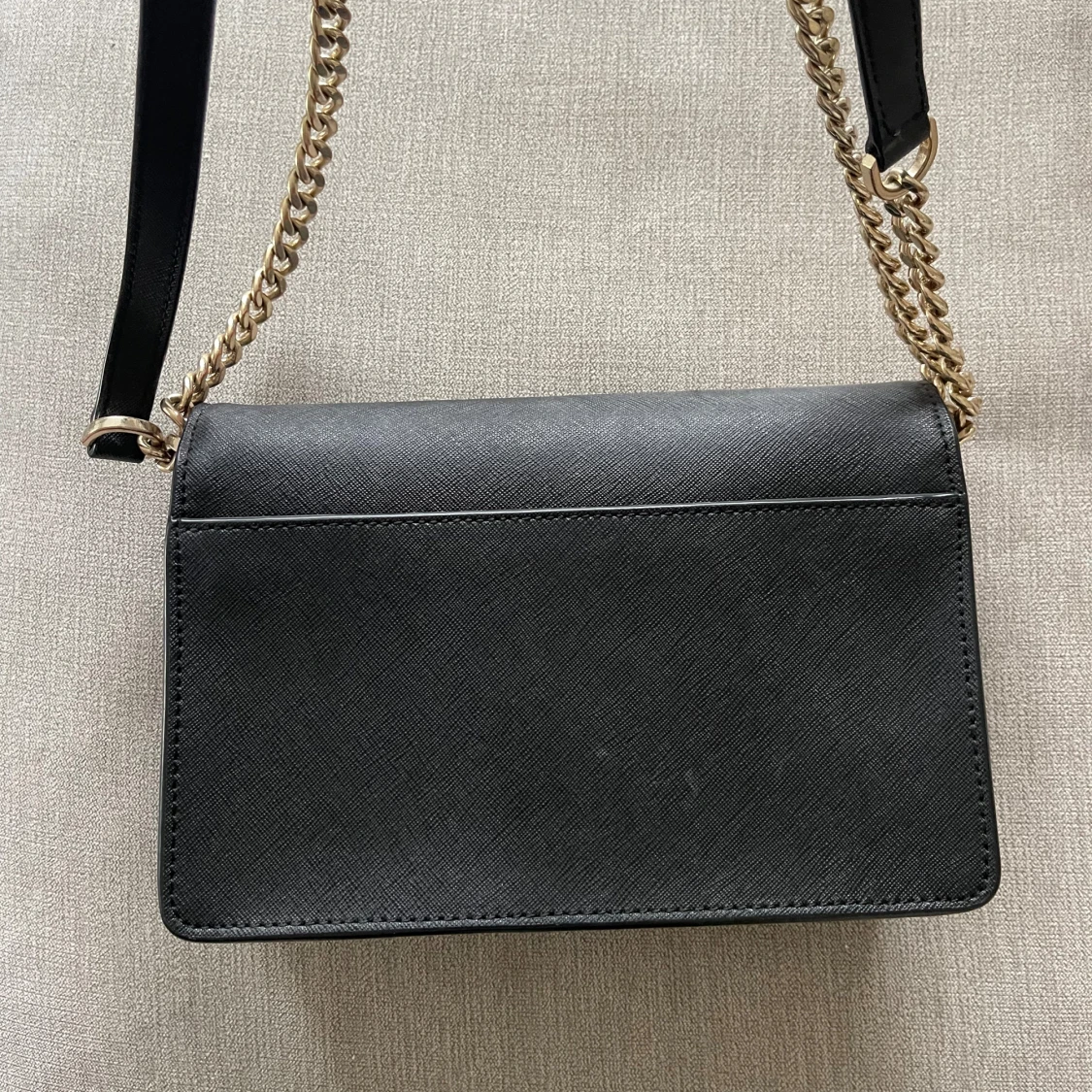 Svart axelväska från DKNY - 1