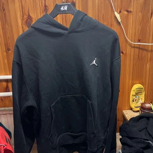 Jordan hoodie  - St m mycket bra skick lite luddig eftersom den legat hemma 