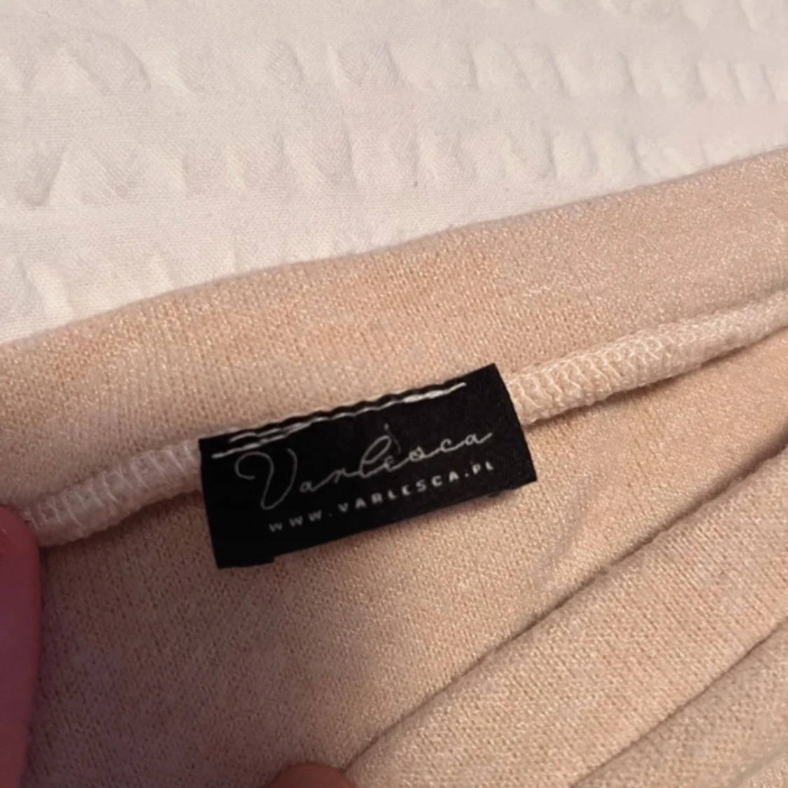 Beige tröja med volangärmar från Varlsca - 3