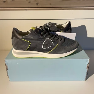 Helt nya Philippe Model skor - Philippe Model helt nya | Skick 10/10 aldrig använda med tags kvar | Hör av er vid minsta fråga/ fundering. 